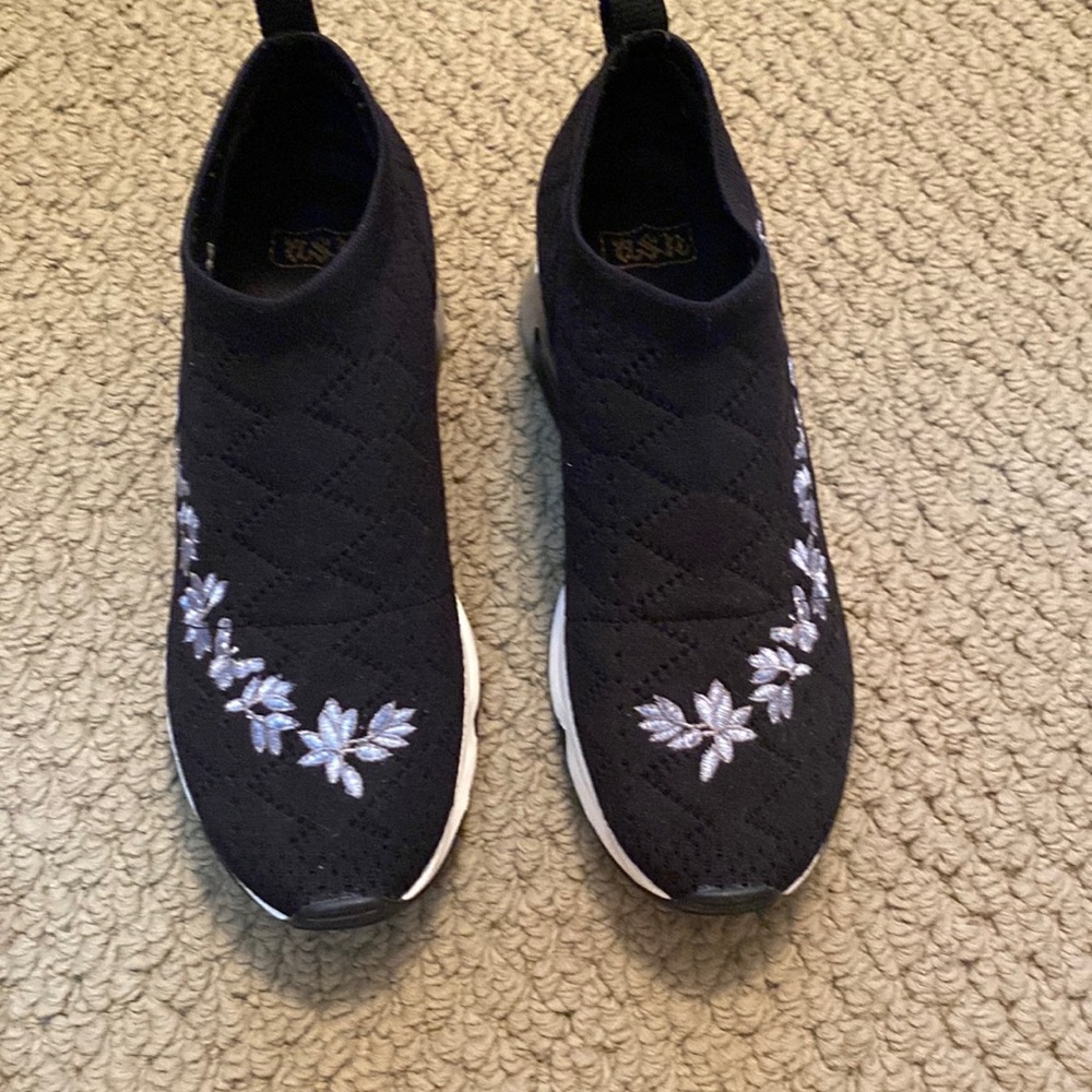 Ash slip on like a sock stretchy platform sneaker shoe. Very comfortable.